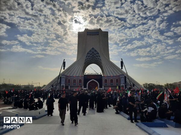 وداع باشکوه ملت با رهبر انقلاب و تشییع پیکر پاک و مطهر ایشان