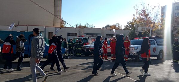 نواخته شدن بیست و ششمین زنگ نمادین استانی مانور زلزله در مدرسه شاهد ظهور آموزش و پرورش ناحیه یک