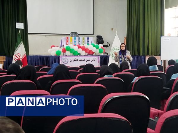 برگزاری دوره‌های ضمن خدمت تخصصی مربیان پیشتاز در فاروج