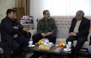 ادای احترام وزیر آموزش و پرورش به مقام شامخ شهیدان در دیدار با خانواده سردار سرلشکر شهید محققی