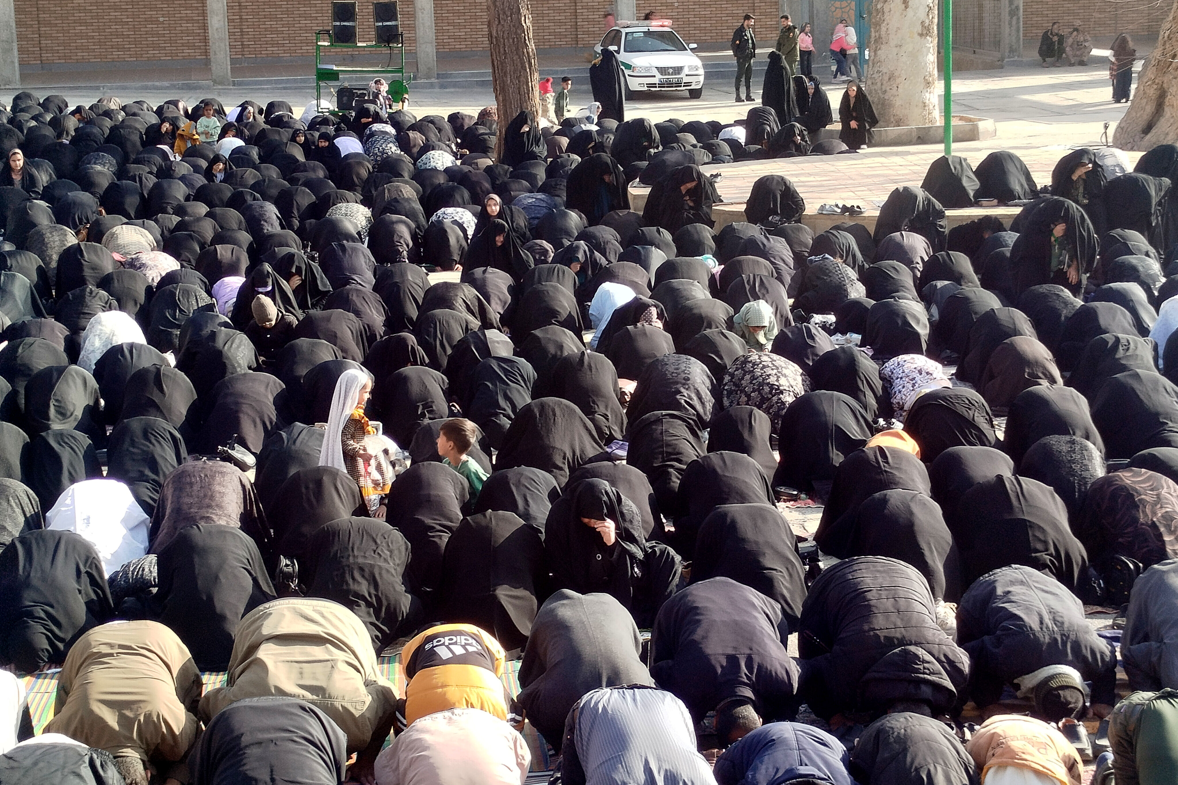 نماز عید فطر در مصلای شهر بهمن