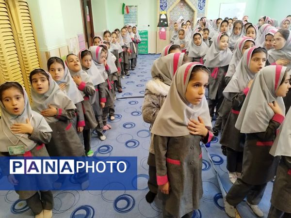 جشن میلاد امام خوبی‌ها در دبستان برادران شهید دیده‌ور کازرون