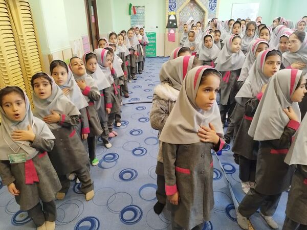 جشن میلاد امام خوبی‌ها در دبستان برادران شهید دیده‌ور کازرون