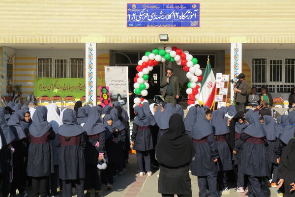 برنامه زنگ ایمنی و ترافیک در مدرسه شهدا فرهنگی دخترانه 