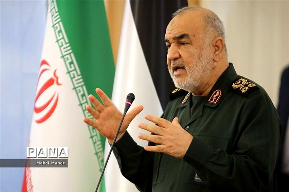سردار سلامی: ارتش و سپاه می‌توانند برای همدیگر فدا شوند