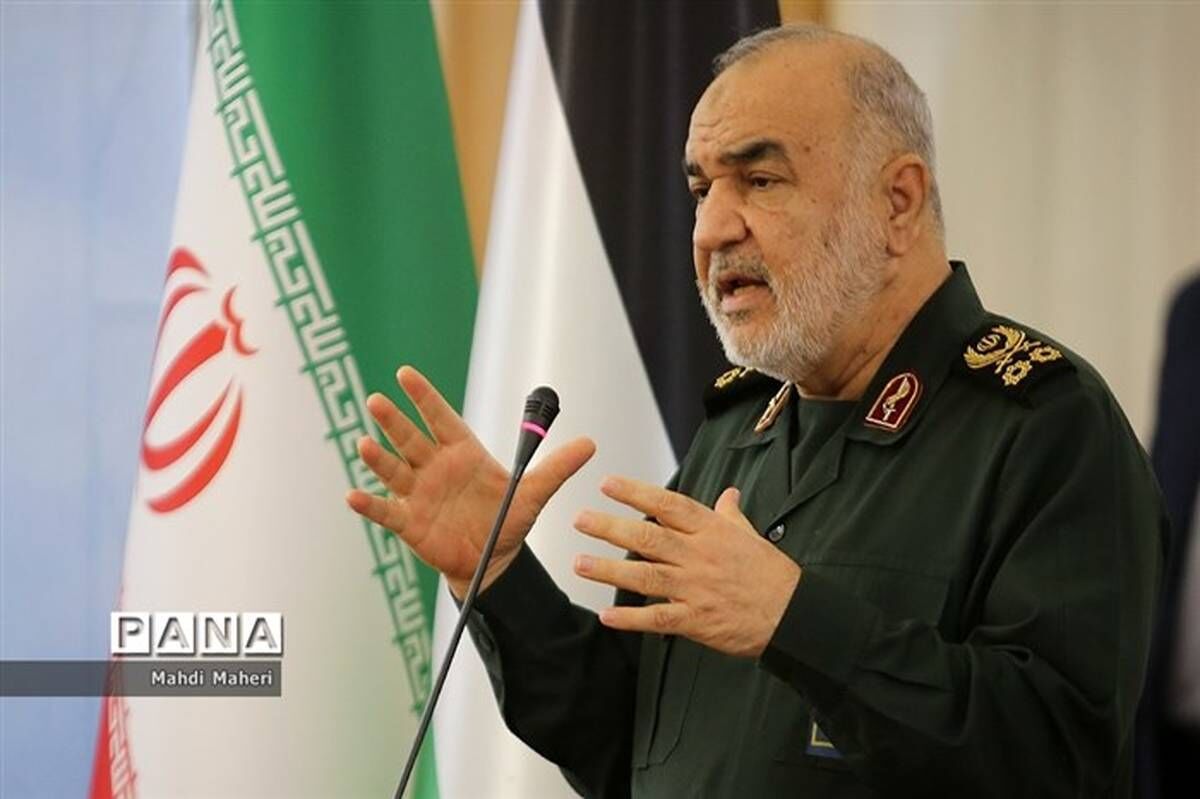 سردار سلامی: ارتش و سپاه می‌توانند برای همدیگر فدا شوند