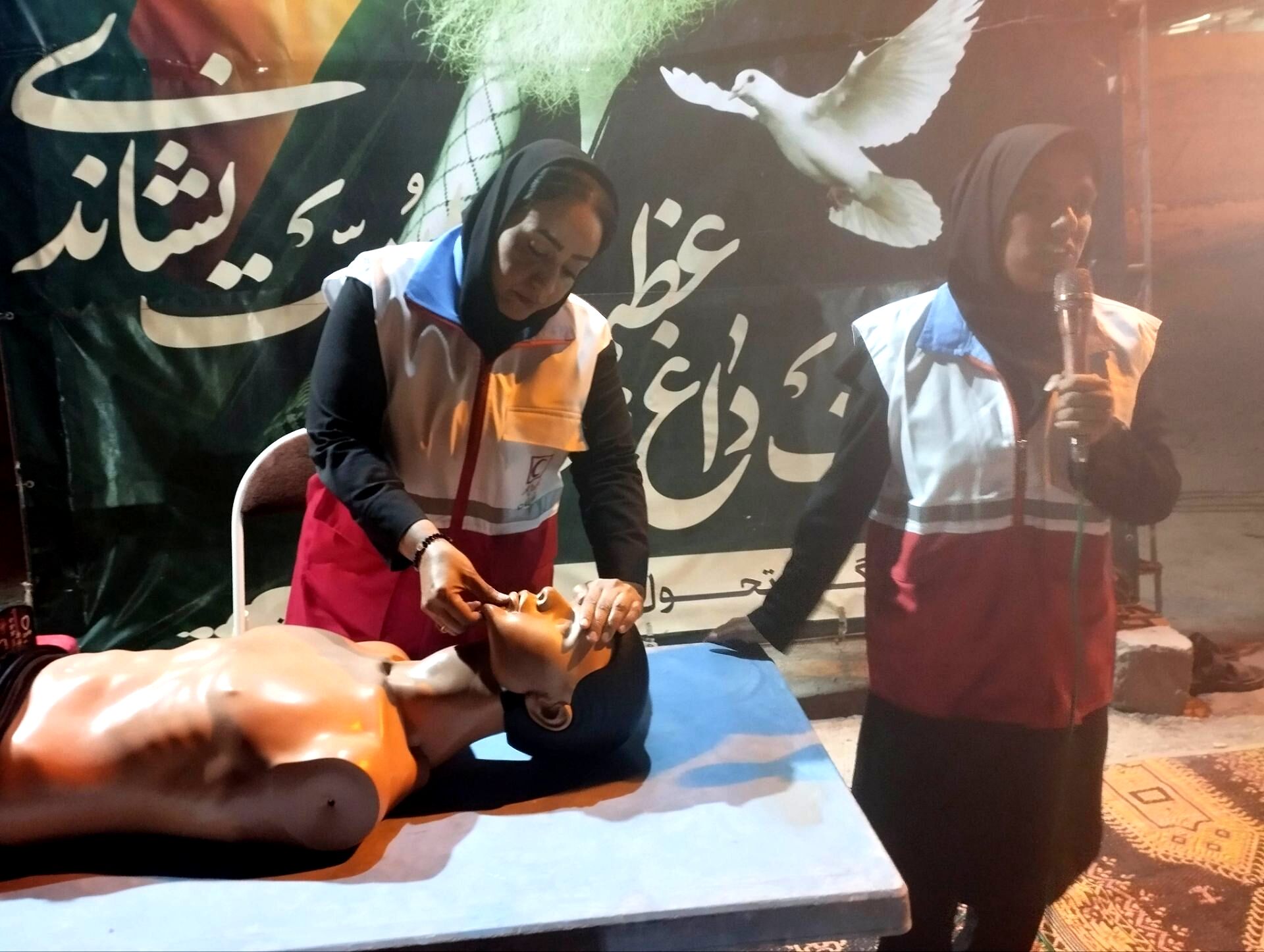برگزاری دوره آموزشی هلال‌احمر در فین محله مارم ایستگاه وحدت