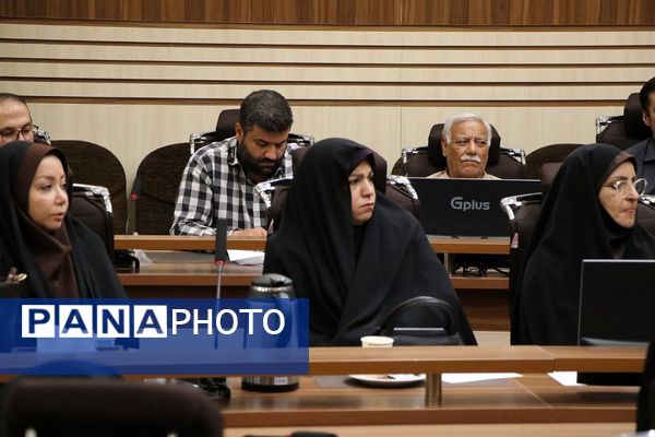 جلسه رابطین بسیج مدارس در سالن معلم ناحیه دو شهرری