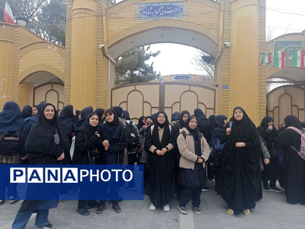 بازدید دانش‌آموزان دبیرستان شاهد شهید حمامی ناحیه۶ از رشته‌ها و فضای هنرستان