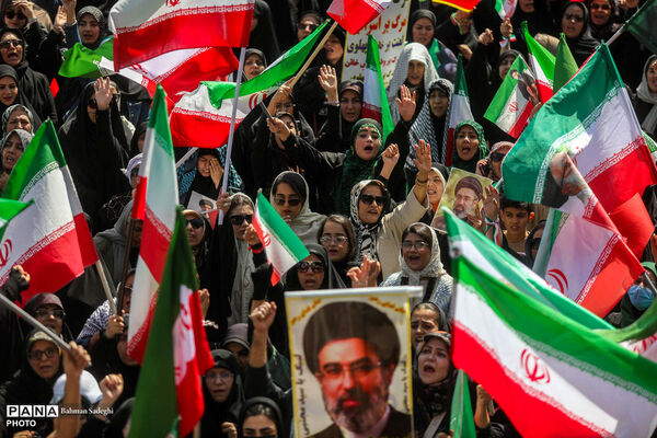 رزمایش دختران «جان‌فدای ایران»