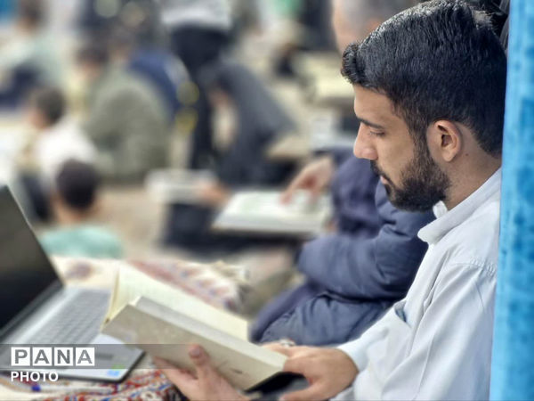 آیین جزءخوانی نوجوانان قمی در بقعه ابن بابویه 