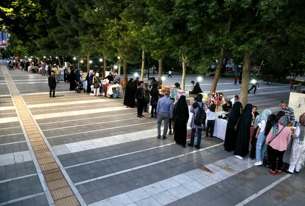 عصر بازار هنرمندان مشهدی در روزهای پنجشنبه