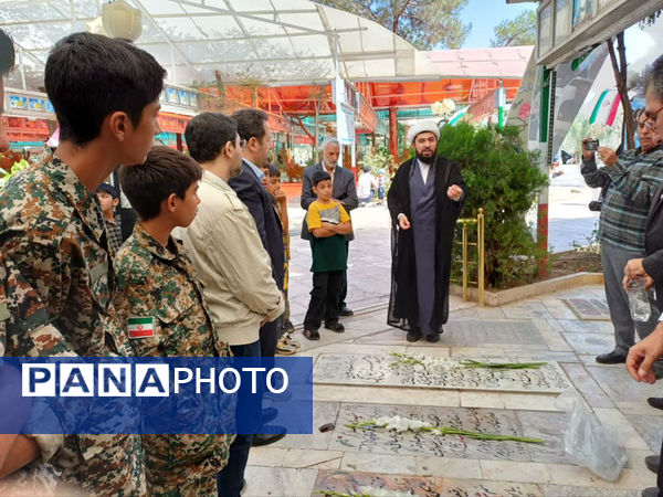 ‌حضور نوجوانان روستای مومن‌آباد قم در محفل روایتگری شهدا