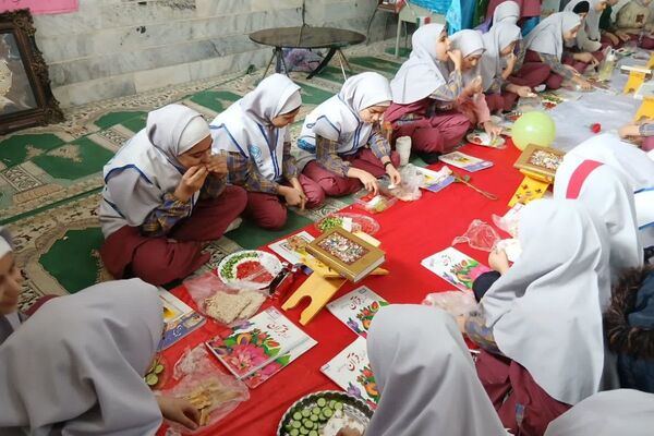 تجلی ایمان و آرمان در مدرسه مهران؛ محفل قرآنی دانش‌آموزان در طلوع فجر و اعیاد شعبانیه