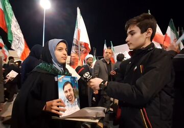 علمداری انقلاب با حضور شبانه در خیابان