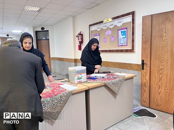 مجمع عمومی انجمن اولیا و مربیان در دبستان آرمینه مصلی‌نژاد