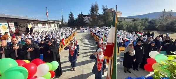 آیین نواختن « گلبانگ انقلاب » در مدرسه 22 بهمن دلند