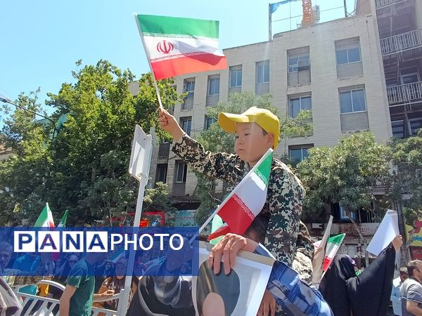 راهپیمایی جمعه خشم و نصر با حضور پرشور مشهد مقدس برگزار شد