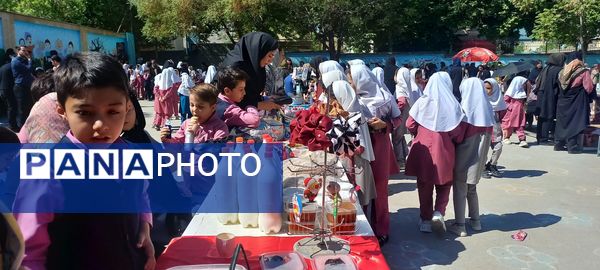 برپایی بازارچه کسب و کار در آموزشگاه امام جعفر صادق(ع)