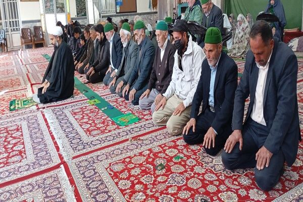 آخرین روز از اعتکاف دانش آموزی انس با خدا  در مسجد جامع شهر بار نیشابور