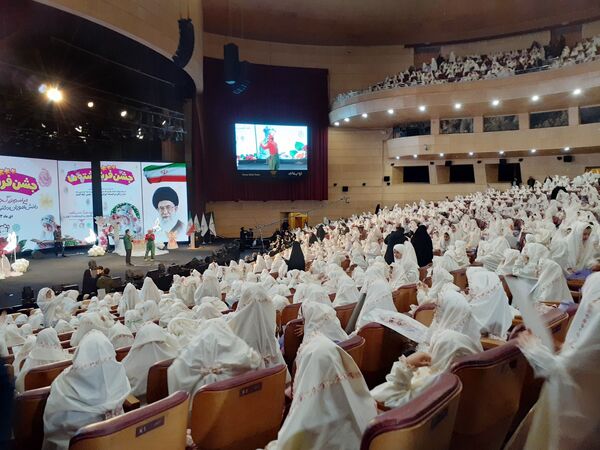 جشن تکلیف با شکوه ۲۰۰۰ نفره دانش‌آموزان کلاس سومی منطقه ۱۷