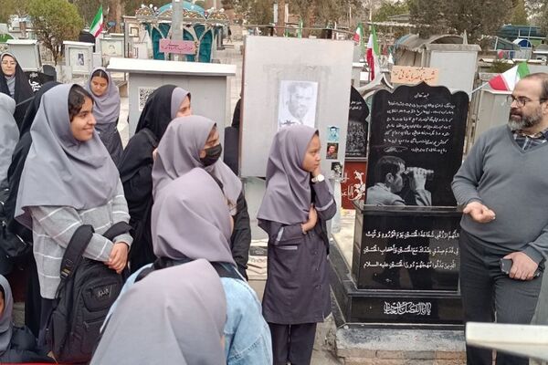 بزرگداشت «مادران چشم به راه»باحضور دانش‌آموزان دبیرستان دخترانه معرفت کهریزک