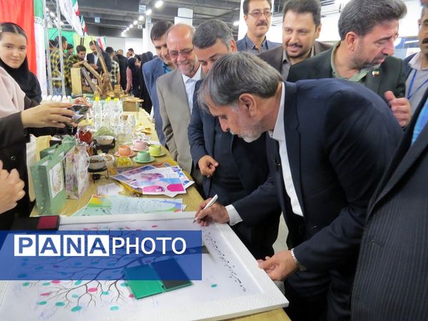 افتتاحیه نمایشگاه استانی به‌مناسبت هفته مشاغل در شهرستان بجنورد 