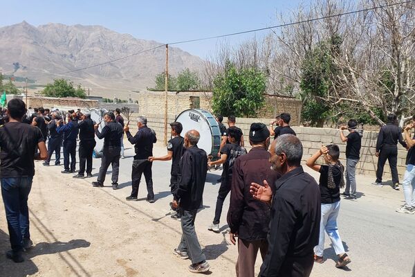 مراسم عزاداری و زنجیر‌زنی روز عاشورا در بوانات