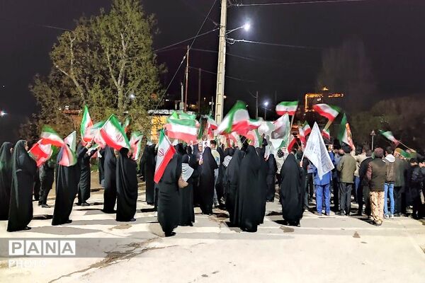 حضور در تجمعات خیابانی یعنی هیات من الذله در برابر دشمن زورگو و دروغگو