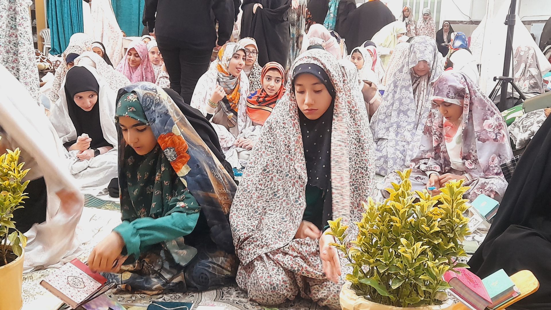 نخستین روز اعتکاف دانش‌آموزی ناحیه ۳ کرج در مسجد حضرت خدیجه(س)