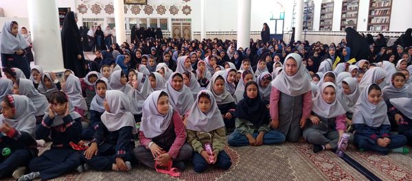 تجدید میثاق نسل آینده با شهدای دیروز در مسجد جامع شادمهر