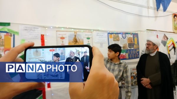افتتاحیه نمایشگاه مدرسه انقلاب در دبیرستان شهید سلیمانی