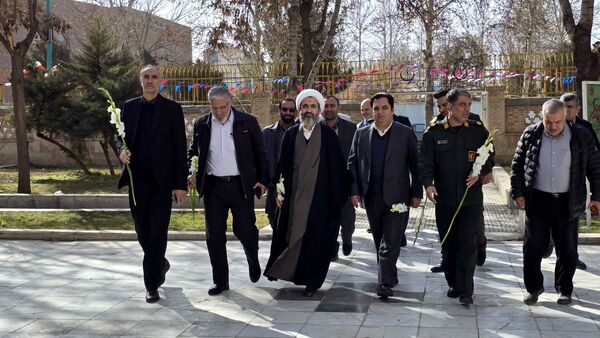 گلباران مزار شهدا توسط پیشتازان مدرسه دانش و هنر نظرآباد