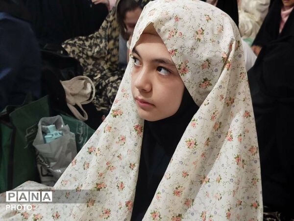 نسل نو در آینه ایمان؛ حضور دل‌نشین نوجوانان نماز جمعه بهارستان