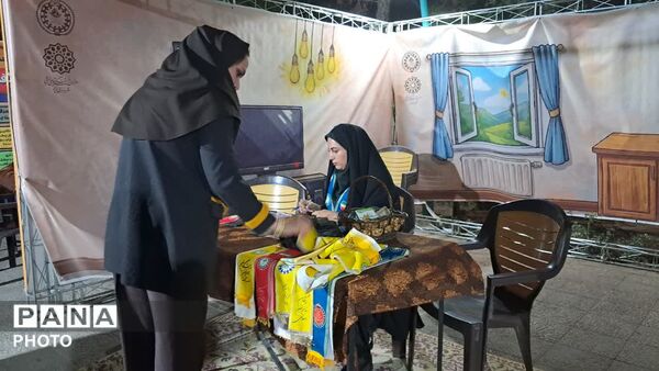 بازدید مدیرکل آموزش و پرورش یزد از غرفه‌های «فرهنگ‌سازی مصرف انرژی» 