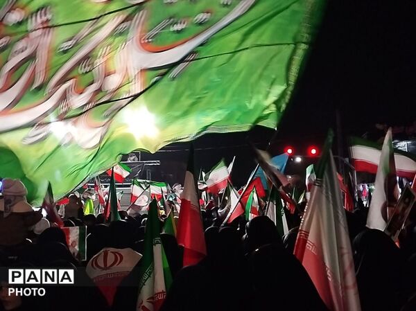 حضور مردمان محله های مختلف در چهارراه برق مشهد