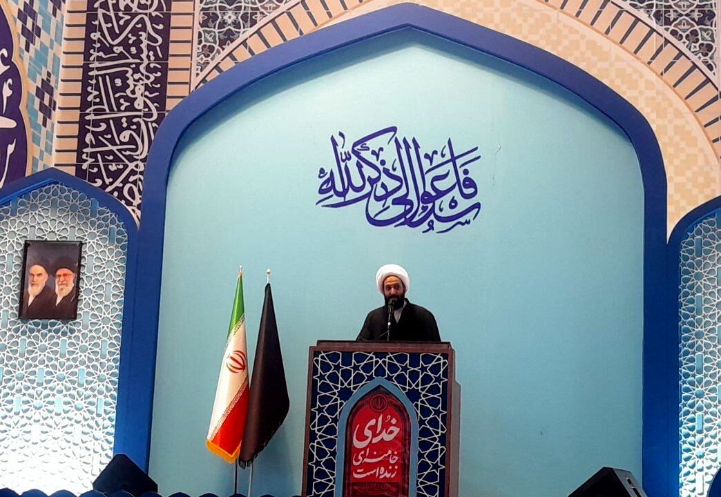 حضور مردم در صحنه عامل تقویت تصمیم‌گیری‌های رهبری و تداوم جریان انقلاب است