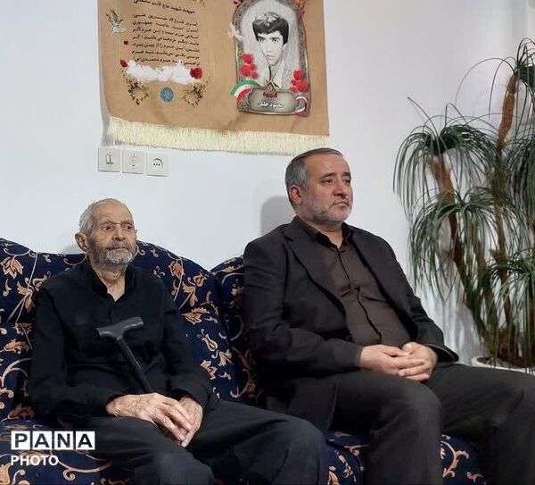 دیدار استاندار خراسان جنوبی با خانواده شهید محمود جلیلی