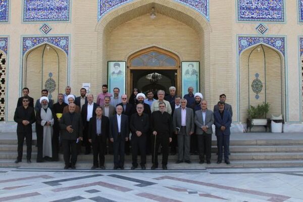 نشست اعضاء کمیسیون برنامه و بودجه مجلس شورای اسلامی در زیارتگاه شهید آیت الله مدرس(ره)