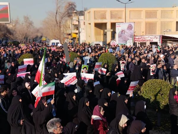 اصفهان یکصدا در میدان امام حسین(ع)