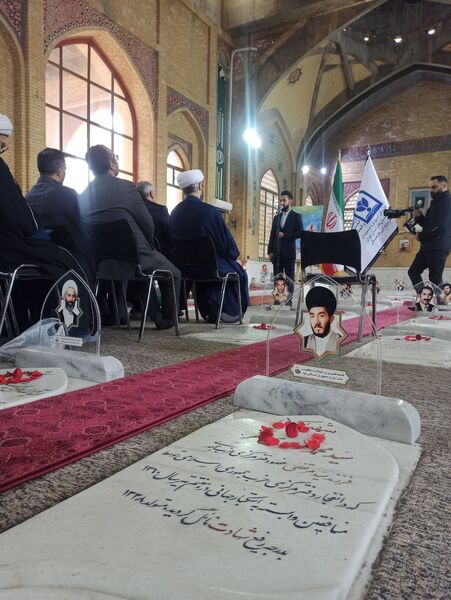 گرامیداشت هفته امورتربیتی در کنار مزار شهدای ۷۲ تن