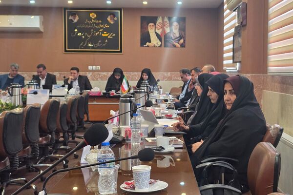 نشست هم‌اندیشی معاونین آموزش متوسطه در اداره رباط‌کریم