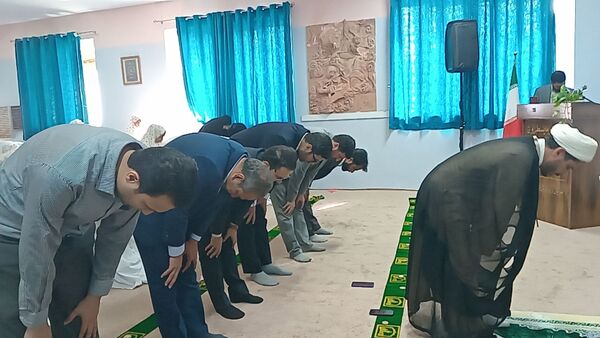 طنین انداز شدن زنگ نماز در دبستان لطیفه 