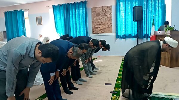 طنین انداز شدن زنگ نماز در دبستان لطیفه 