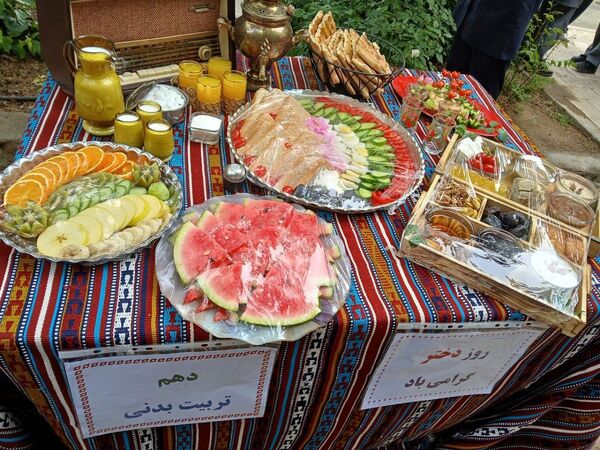 جشنواره صبحانه سالم در هنرستان موفقیان شهرستان نظرآباد