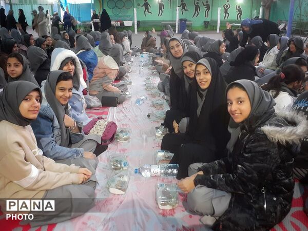ضیافت صمیمیت در مدرسه شایستگان؛ افطاری‌ای به یادماندنی در مدرسه