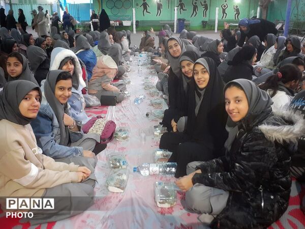 ضیافت صمیمیت در مدرسه شایستگان؛ افطاری‌ای به یادماندنی در مدرسه