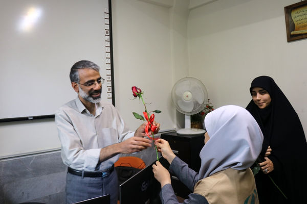  تقدیر خبرنگاران پانا از حوزه اداری اداره کل آموزش و پرورش به مناسبت روز معلم