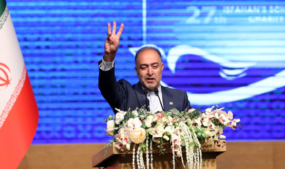 اجتماع ۲۴۰۰۰ نفری «بساز مدرسه» به یاد ۲۴۰۰۰ شهید سرافراز استان اصفهان