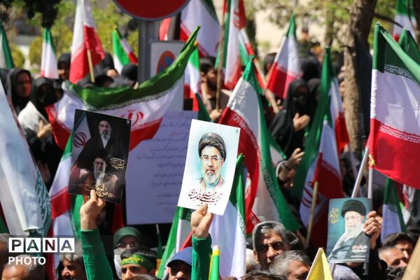 مردم در میدان، پای کار انقلاب اسلامی